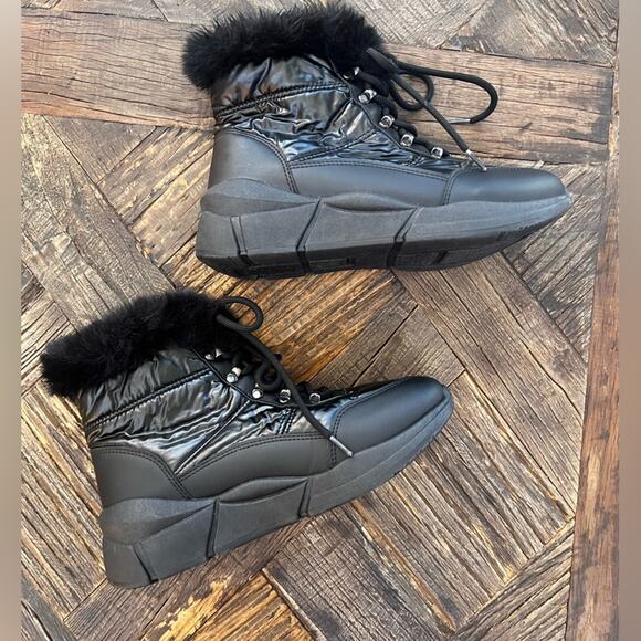 NWOT Wanted Women's Stardust lace-up Ankle Bootie w/ Fur trim  - Sz 9 - Picture 6 of 7